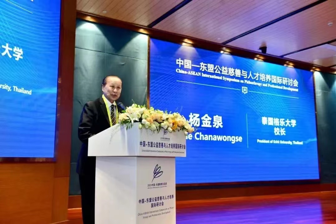 △泰国格乐大学校长杨金泉